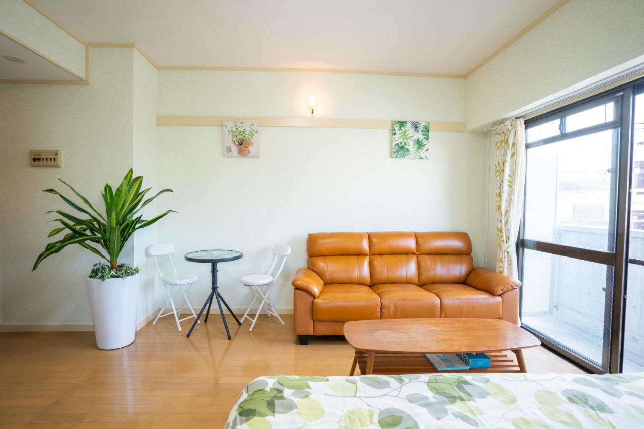 スマイルハイツ Lägenhet Naha Exteriör bild